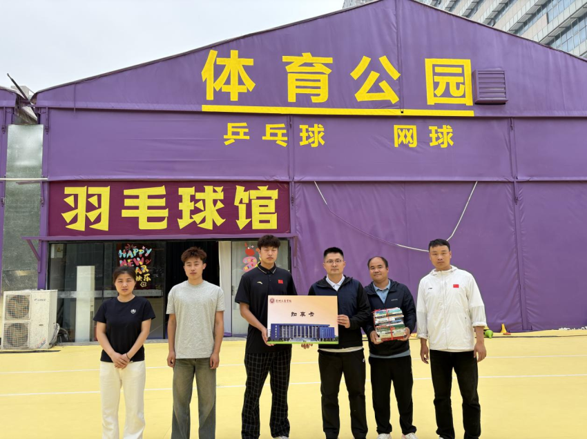 书香入企 智慧共享——437ccm·必赢国际开展送书入企活动